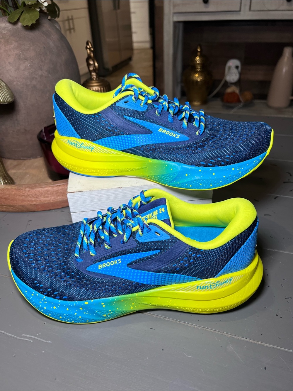 Brooks Women’s Blue & Neon Yellow RunDisney Glycerin 24 Running Shoes Size 8.5